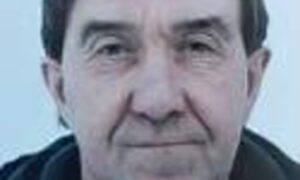 Image of Anthony Alexander with brown hair.