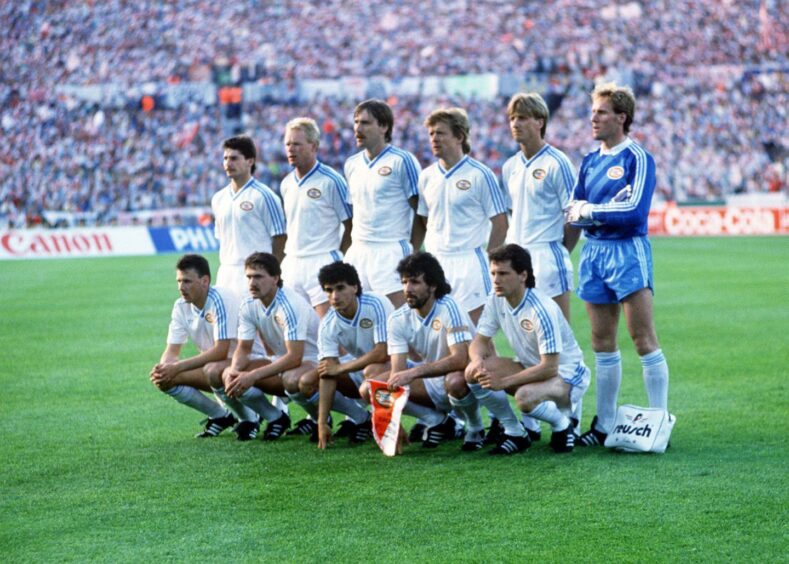 PSV Eindhoven before the 1998 European Cup final against Benfica. Hans Gillhaus is bottom right. Image: Shutterstock.