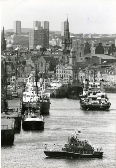 Aberdeen Harbour with ships in it in 1993