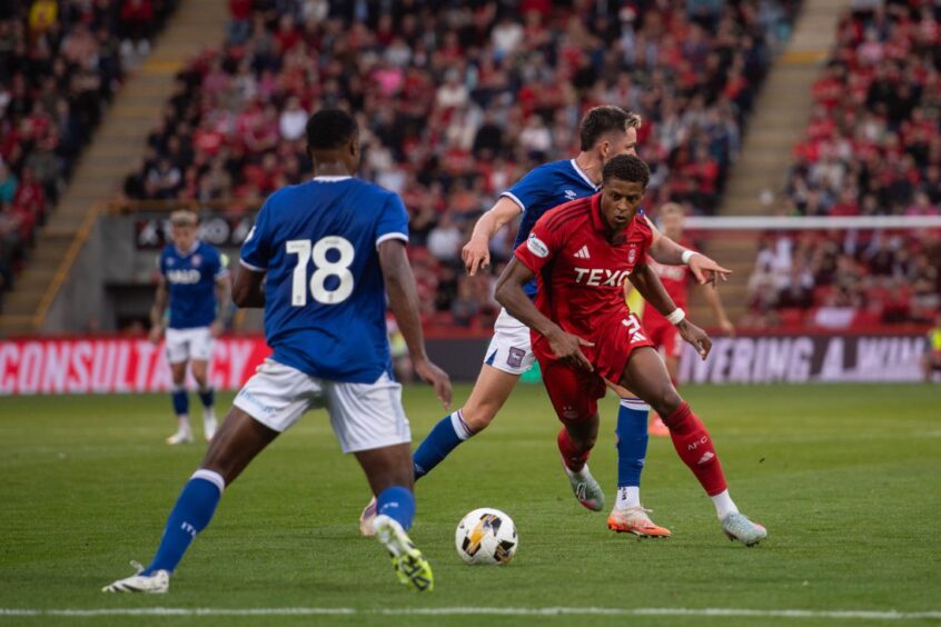 Aberdeen summer signing Kusini Yengi against Ipswich Town.