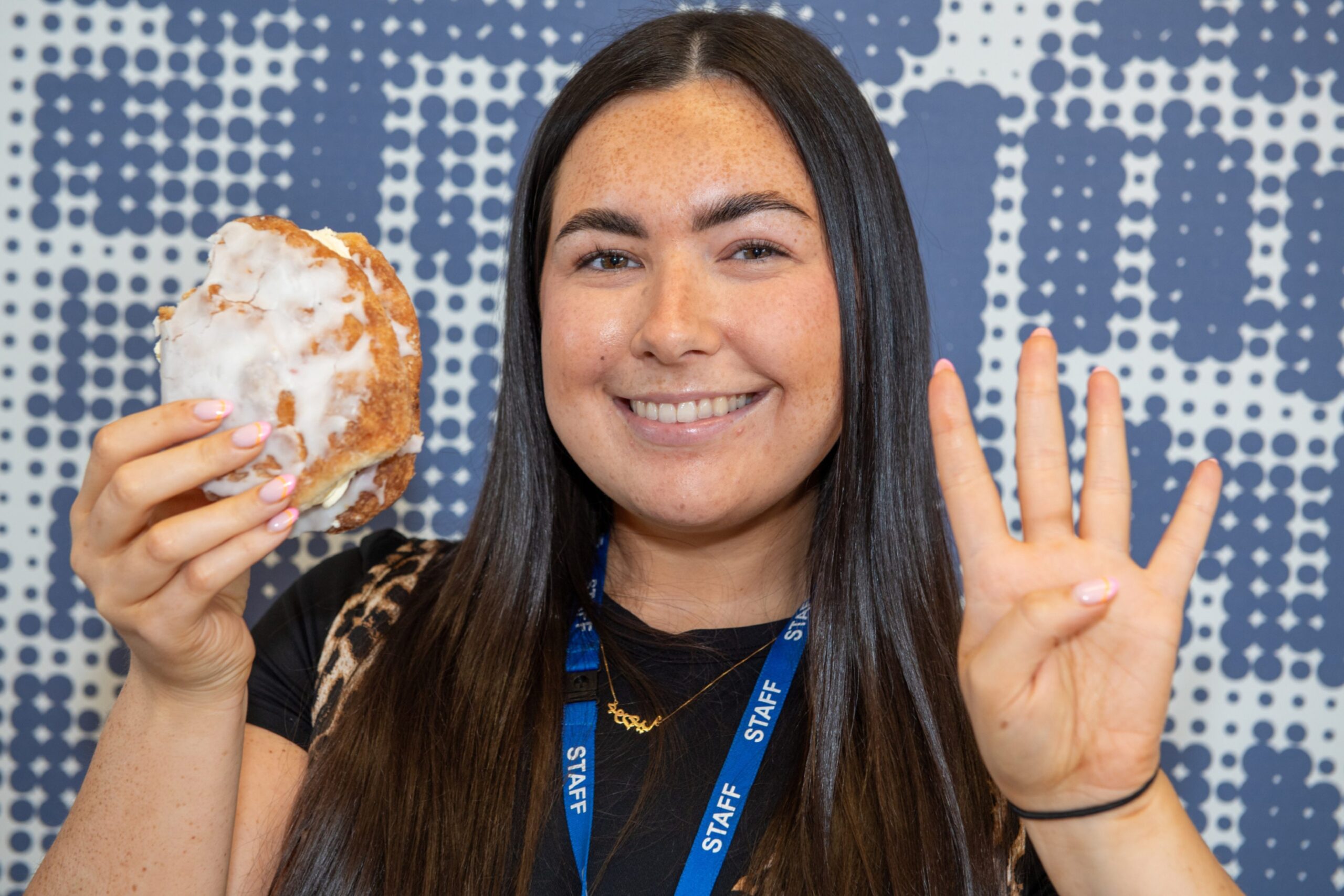 Georgia holding four fingers up