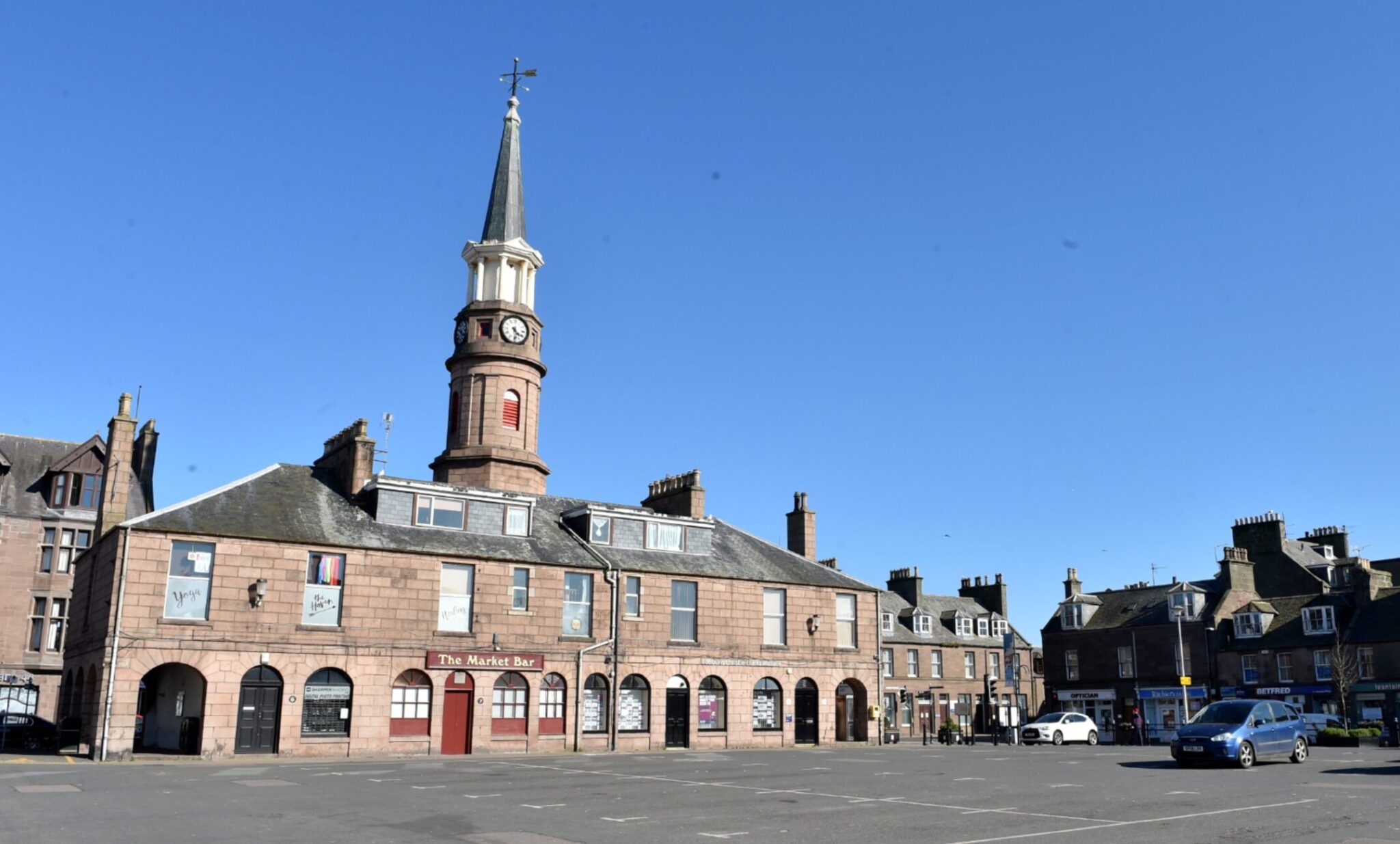 Traders 'scared into silence' over Stonehaven Orange Order march