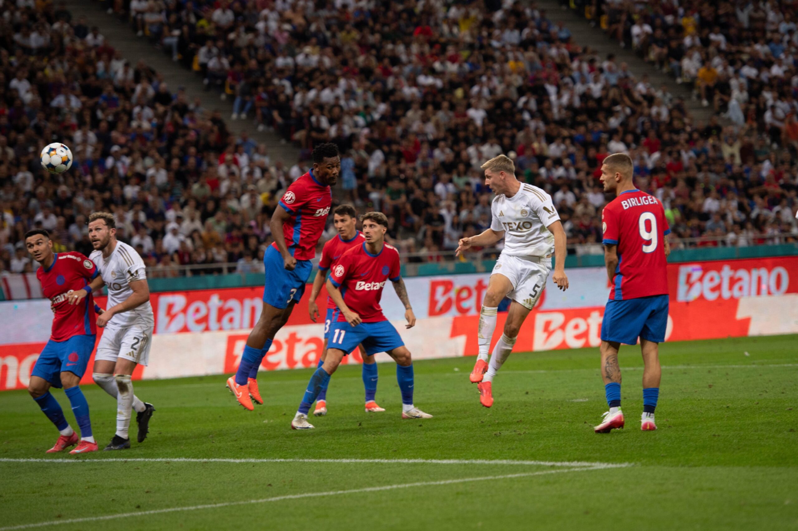 Aberdeen's Mats Knoester heading at goal against FCSB in Bucharest. Image: Darrell Benns/DC Thomson.