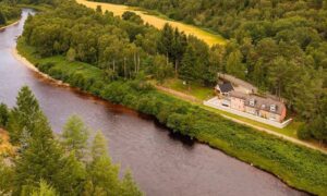 Cuttaway Cottage on the banks of the River Dee