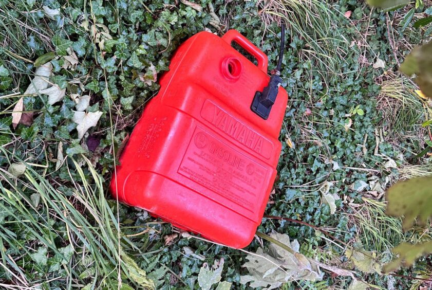 Images show thieves stealing fuel from boats at Cullen harbour