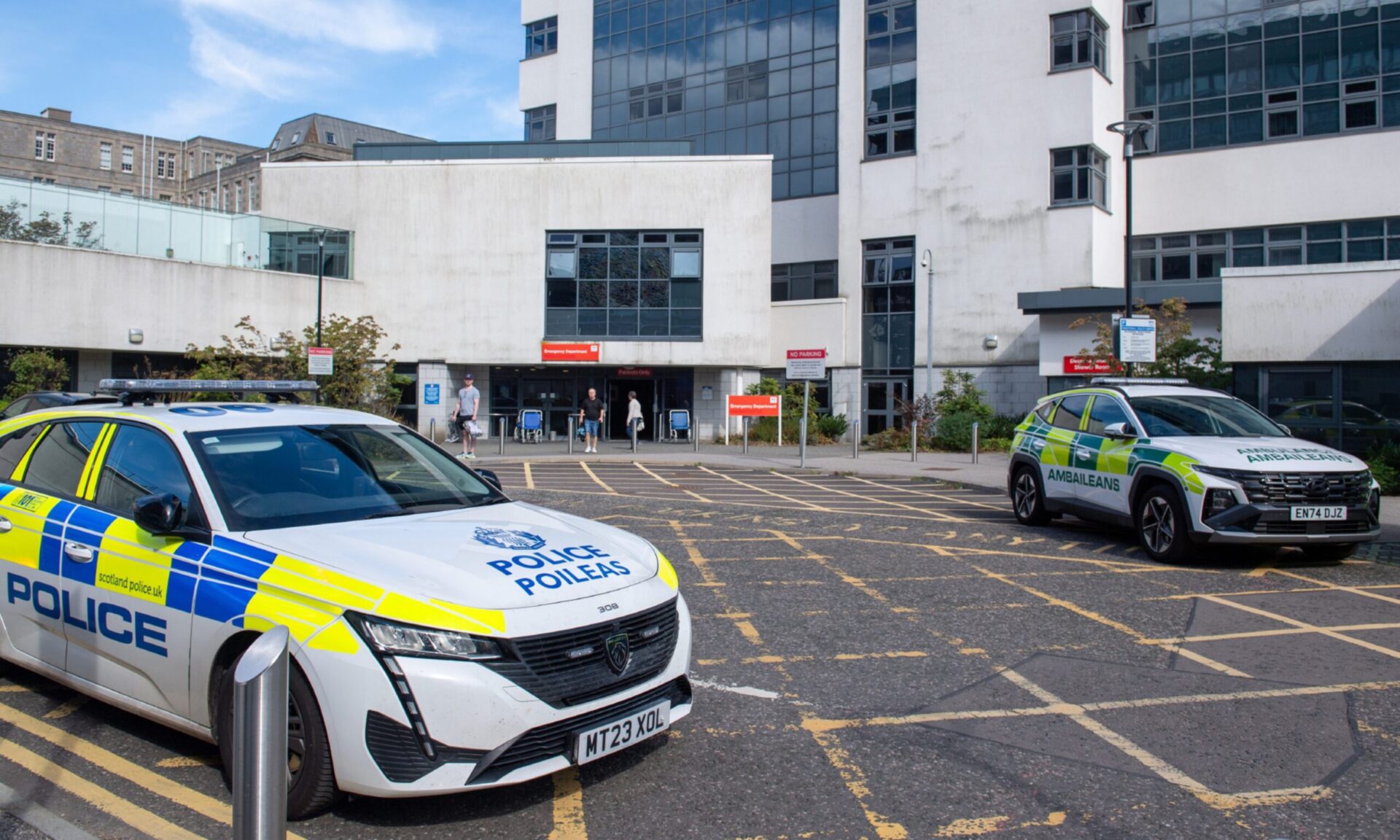 Police drive Elgin man 'with slashed arm' to hospital due to no ambulances