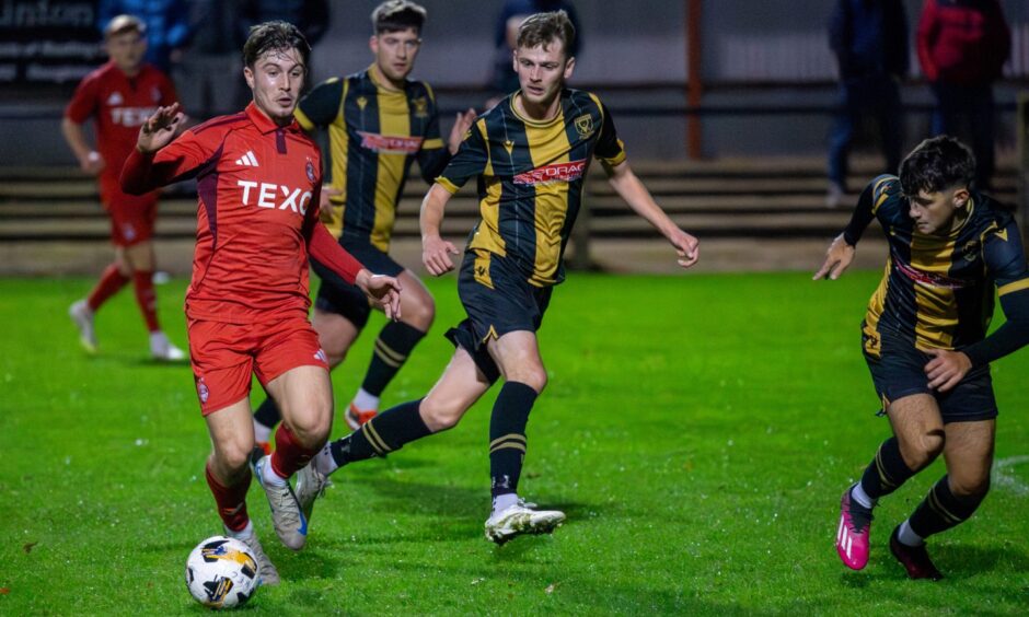 Alfie Bavidge on the ball for Aberdeen B. Image: Kami Thomson/DC Thomson.