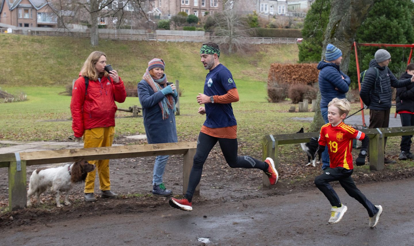 Joanne Rizzi Hundreds Take Part In Annual Banchory Boxing Day Fun Run