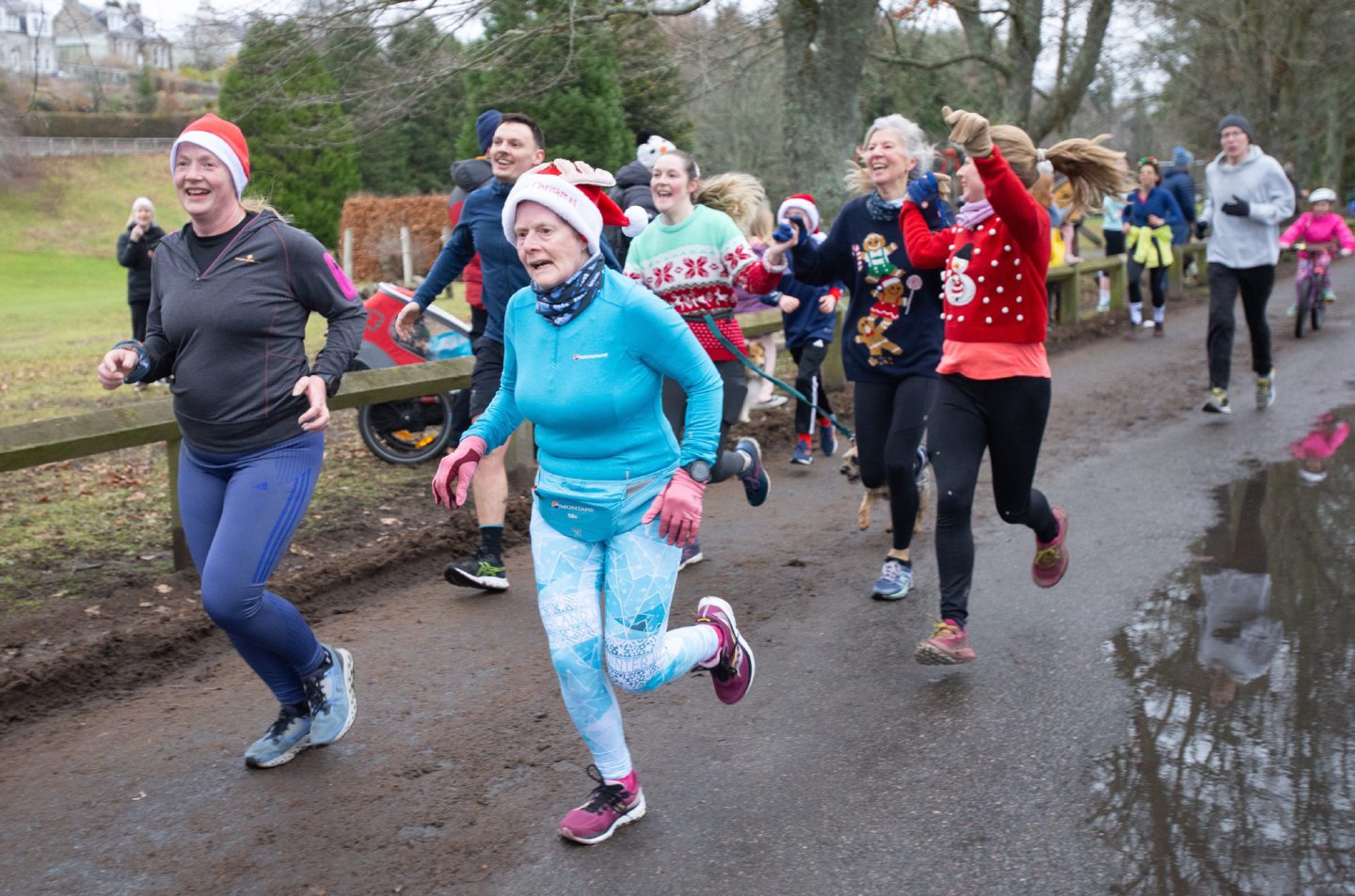 Joanne Rizzi Hundreds Take Part In Annual Banchory Boxing Day Fun Run