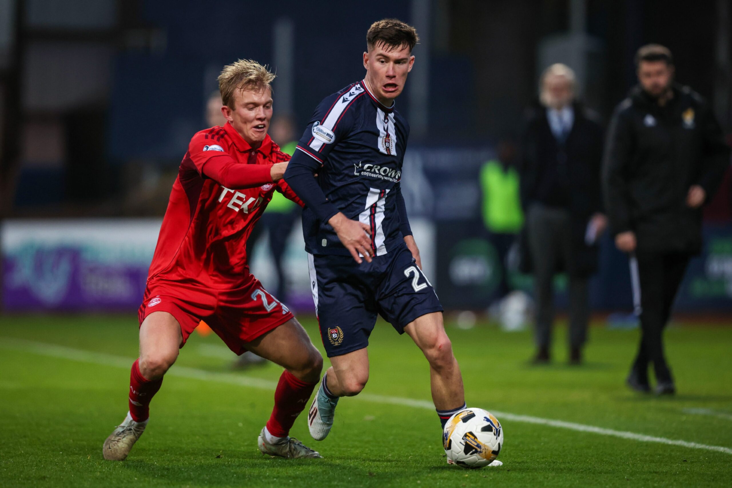 Aberdeen's Alexander Jensen (L) and Dundee's Cameron Congreve (R) in action.