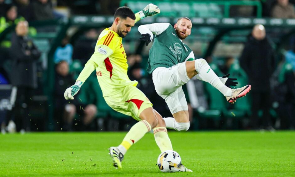Aberdeen FC make 'initial contact' for Hibs attacker Martin Boyle