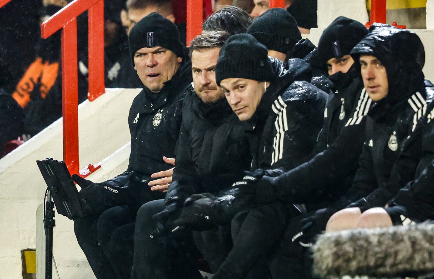Aberdeen interim manager Peter Leven (centre) during Rangers.