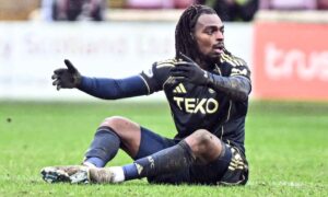 Joe Harper: Aberdeen striker Toyosi Olusanya needs a ruthless streak