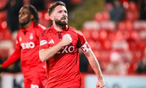 Joe Harper: Graeme Shinnie deserves a new deal with Aberdeen