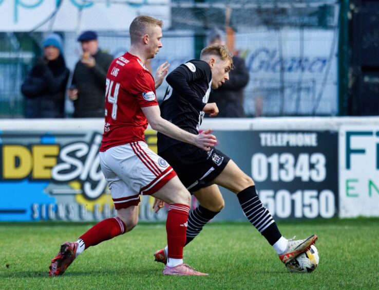 Dylan Ross in action for Elgin City against Stranraer.Image: Bob Crombie.