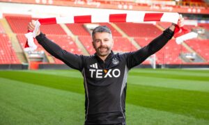 Aberdeen boss Stephen Robinson issues ‘run and die for the badge’ demand on Dons players