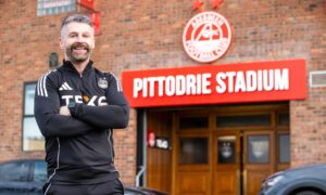 New head coach Stephen Robinson believes Aberdeen can emulate title-chasing Hearts