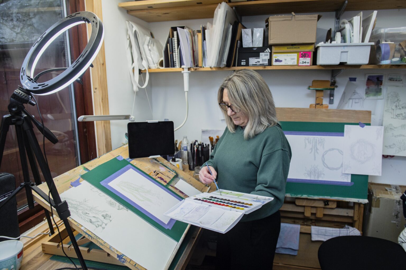 Elgin teacher turned artist after kickboxing injury