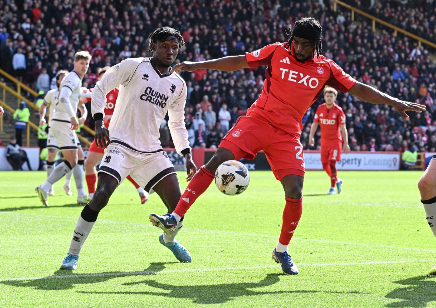 Aberdeen's Toyosi Olusanya and Dundee United's Emmanuel Agyei in action. 
