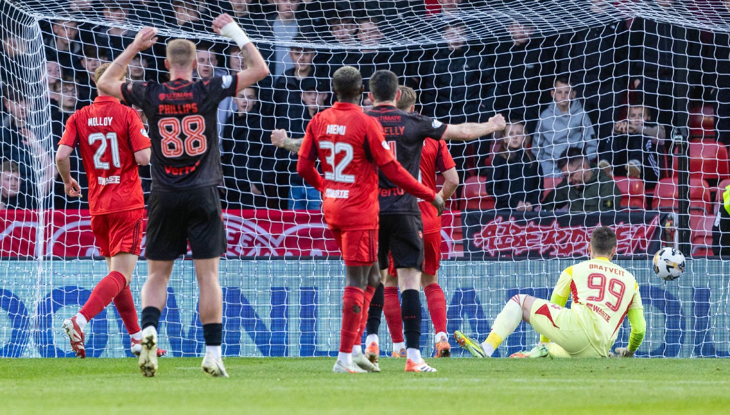 Aberdeen's Per Kristian Bratveit (R) watches the ball cross the line as St Mirren's Richard King scores to make it 1-0. 