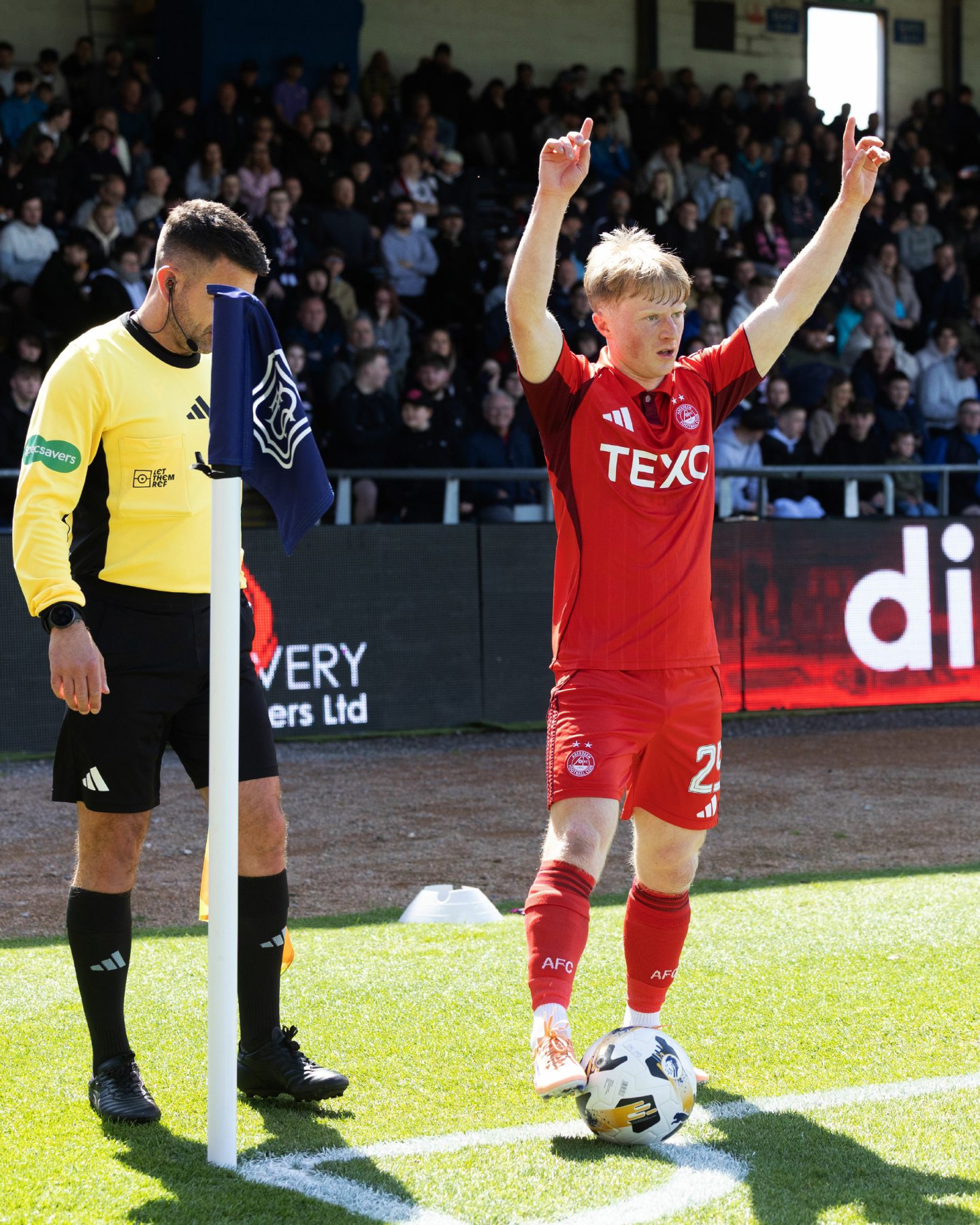 Aberdeen's Lyall Cameron takes a corner that led to a Liam Morrison goal against Dundee. 
