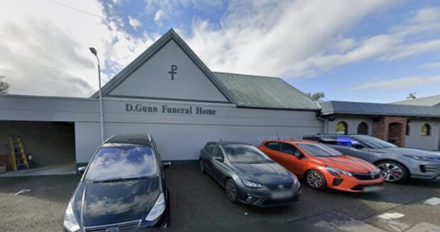 Dingwall funeral: 'Respect costs nothing' as cars overtake cortege