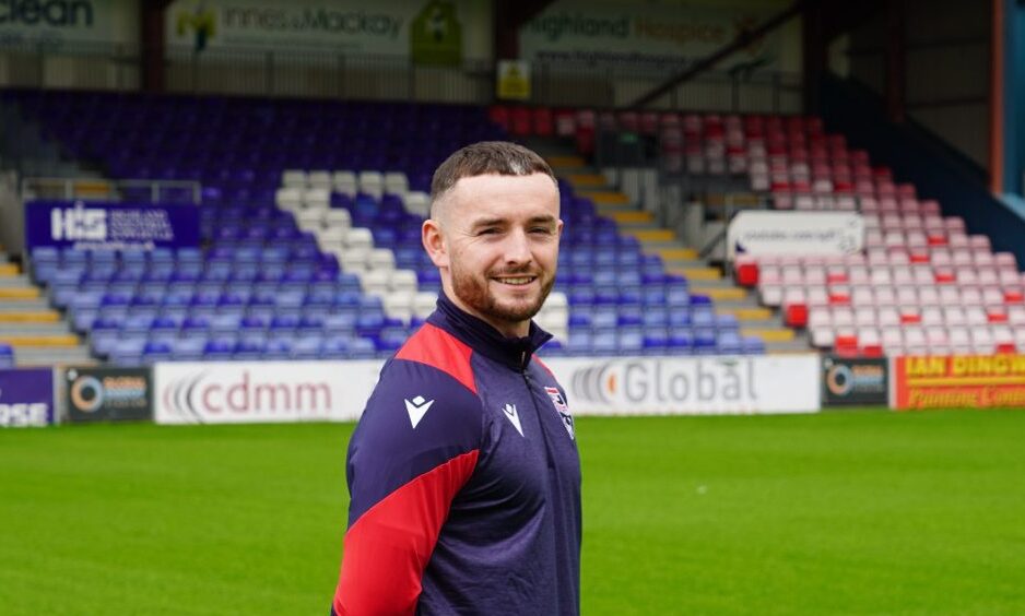 Defender Lewis Strapp discusses his decision to join Ross County as boss Stuart Kettlewell hails signing
