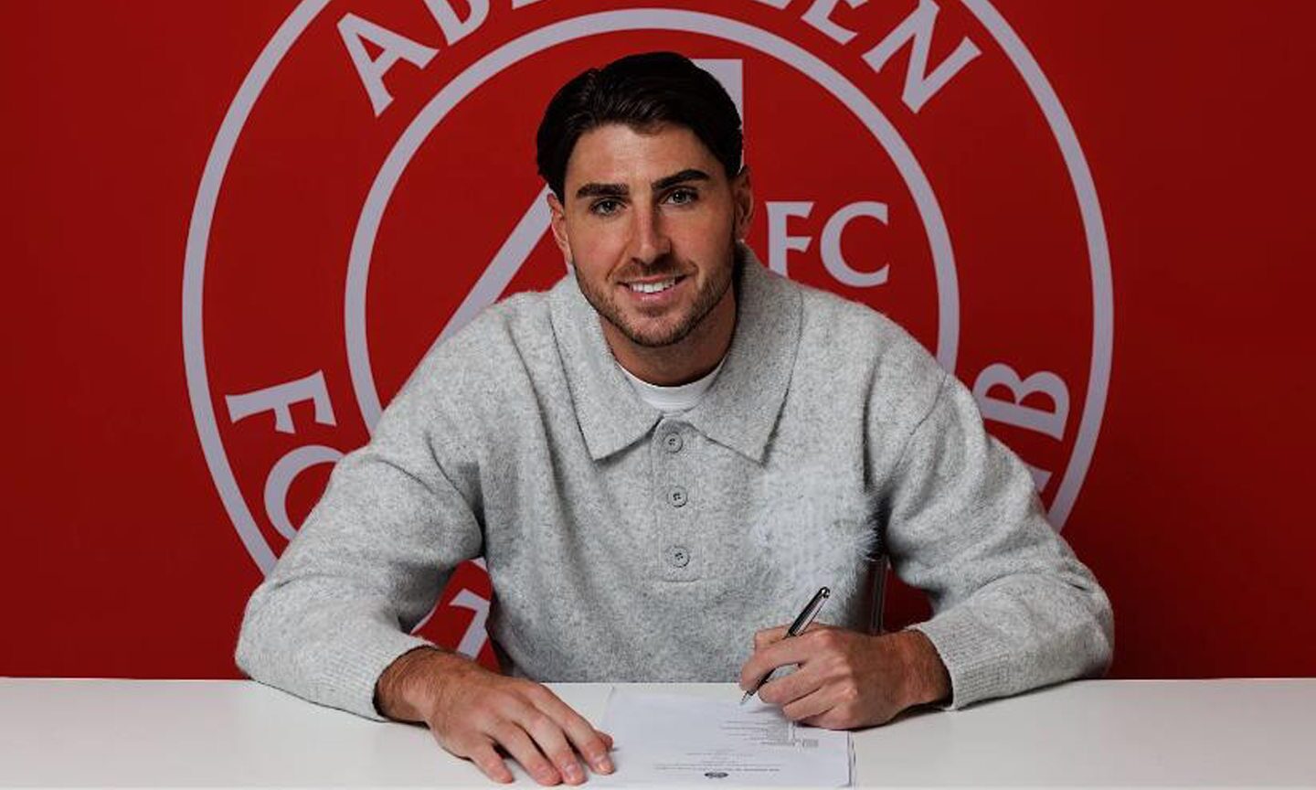 Aberdeen confirm Dan Happe signing as centre-back reveals how ‘very persuasive’ Stephen Robinson convinced him to join Dons
