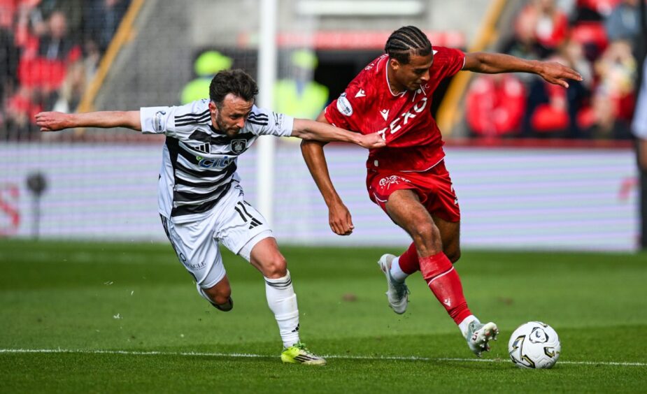 Queen's Park's Aidan Connolly (L) and Aberdeen's Nesta Guinness-Walker (R) in action during a Premier Sports Cup match between Aberdeen and Queen's Park at Pittodrie Stadium, on July 18, 2026, in Aberdeen, Scotland. Image: SNS.