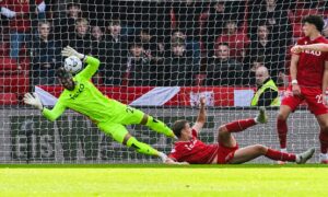 Aberdeen boss Stephen Robinson hails ‘fantastic’ keeper Marius Muller on debut and delivers clarity on fight for No.1 spot