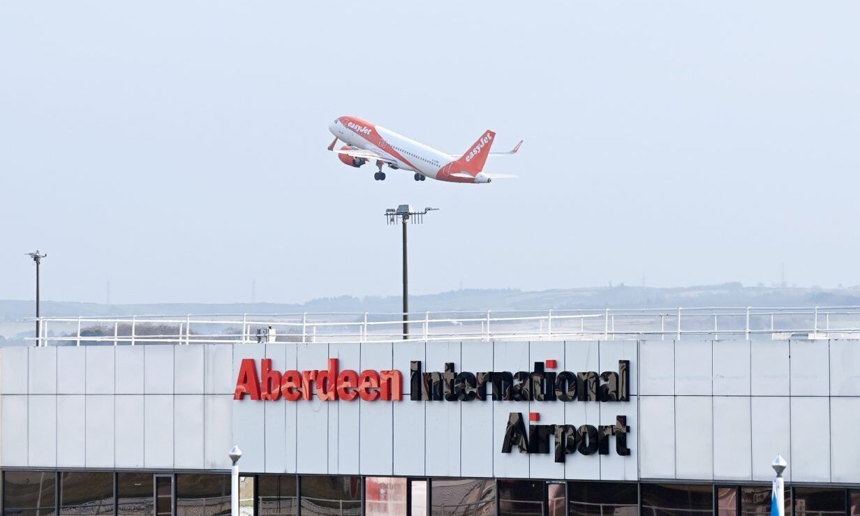 Aberdeen Airport in 'shambles' during security scanner outage