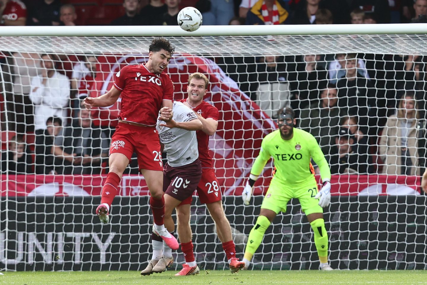 Aberdeen's Dan Happe and Chris Cadden keep Hearts at bay. Image: Shutterstock.