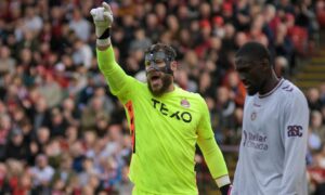 Goalkeeper Marius Muller’s ability with the ball gives Aberdeen ‘another element’ – Stephen Robinson