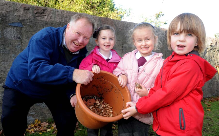 Councillor Bill Cormie joined pupils from Skene Square School to plant bulbs on Loanhead Terrace in 2013. Image: Chris Sumner/DC Thomson