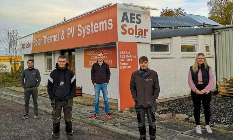 AES Solar new recruits Jordan MacDonald, Dylan Strachan, Duncan Kelly, Lee MacDonald & Kiera Wright.