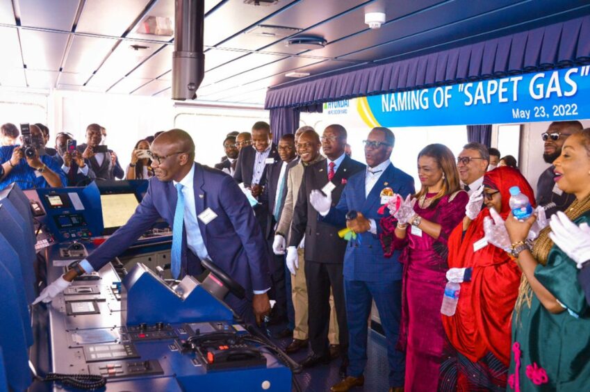 Man in suit with white glove drives a ship