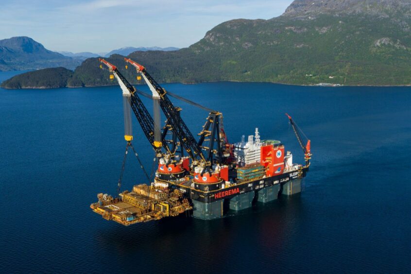 Heerema's Sleipnir vessel takes Dunlin to AF Gruppen's yard in Vats, Norway.