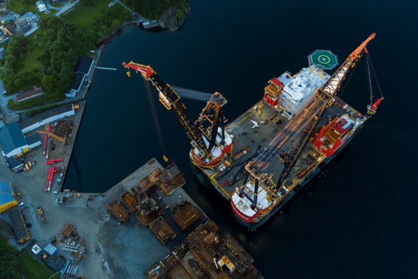 Heerema's Sleipnir vessel takes Dunlin to AF Gruppen's yard in Vats, Norway