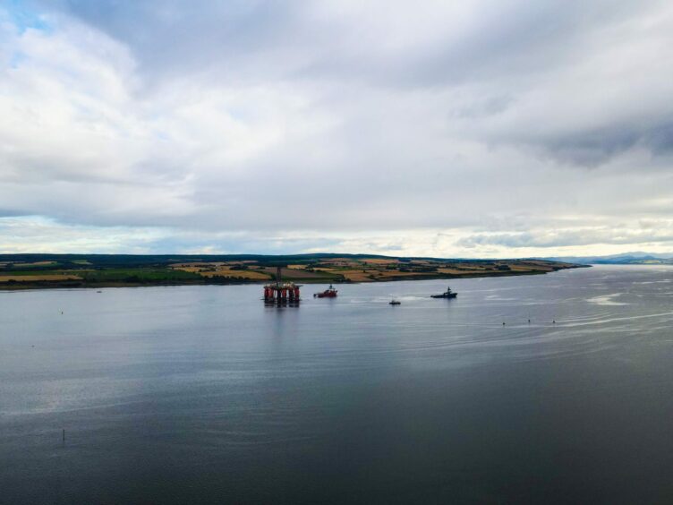 Vessels preparing to move the Ocean Vanguard rig. Cromarty Firth. Courtesy of Michael MacDonald