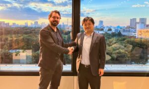 (L-R) Simon Miller, Chief Revenue officer at Rovco and Nobuyuki Takagi, Managing Director of HOM.
