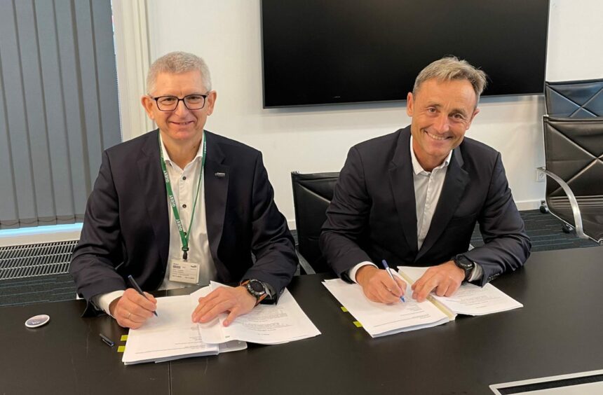 Semco Maritime senior vice president for oil and gas, Anders Benfeldt (right) signs a contract with TotalEnergies.