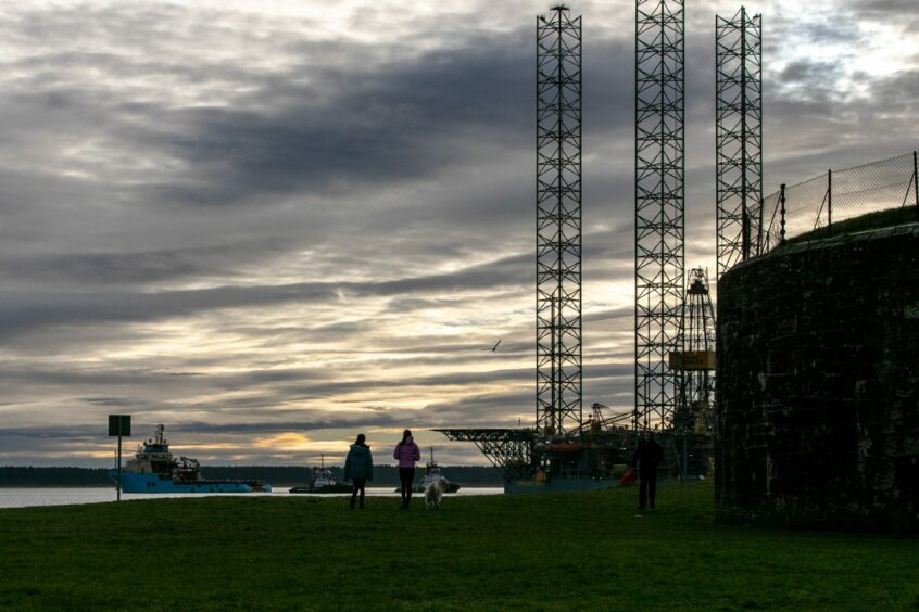 An oil rig leaving leaving the Port of Dundee.