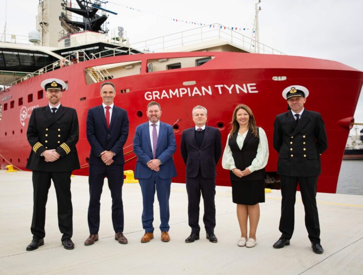 Keith Sutherland, North Star SOV Master, Olly Cass from SSE Renewables, Matthew Gordon, North Star CEO, VARD's Runar Vagnes, Equinor's Kamala Hajiyeva and North Star's William Ritchie. Port of Tyne.