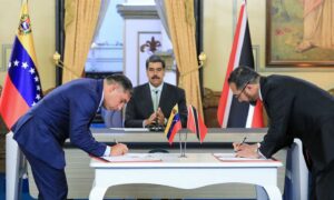 Signing the Venezuela-Trinidad & Tobago agreement on the Dragon field