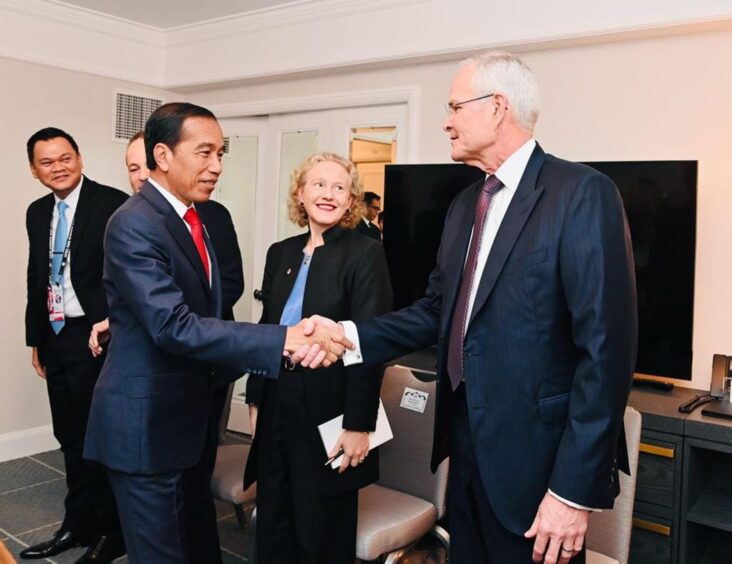 President Widodo meets Exxon CEO Darren Woods to talk CCS