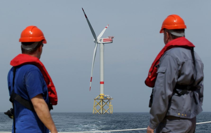Bodies from the oil, gas and offshore wind industry have reached an agreement to trial an ‘energy skills passport’ that will allow cross-sector recognition of industry training and expertise, according to a joint statement released by RenewableUK and OEUK.