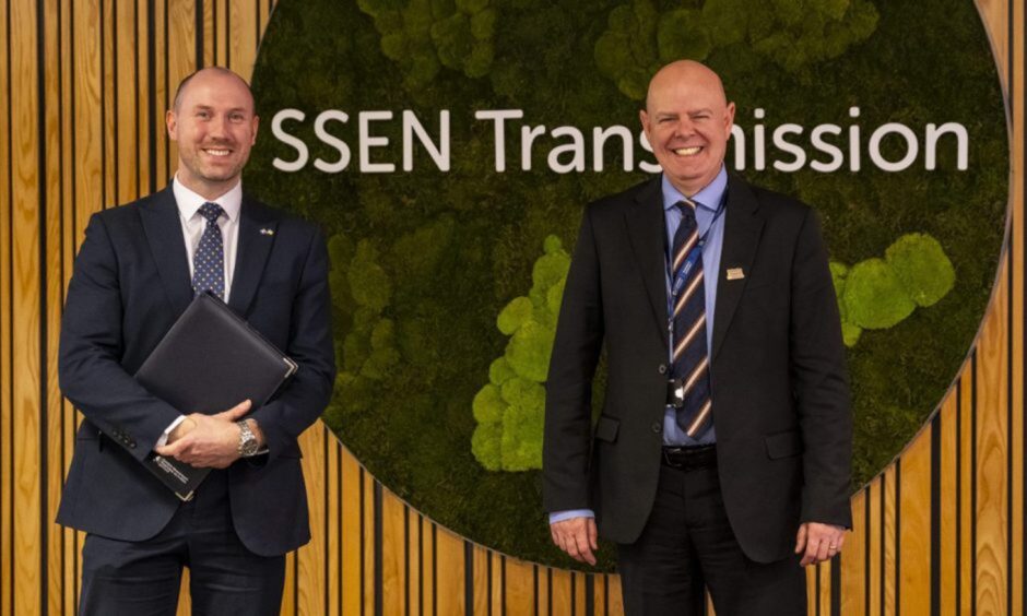 SSEN Transmission managing director Rob McDonald, right, with Energy Cabinet Secretary Neil Gray. Image: SSEN Transmission.