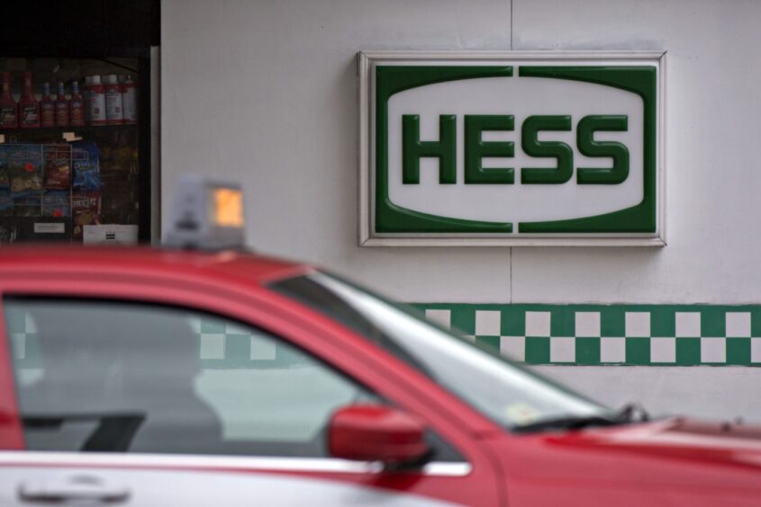 A taxi cab drives through a Hess Corp. gas station in Washington, D.C., U.S., on Tuesday, Jan. 24, 2017. Hess Corp. is expected to release earnings figures on January 25. Photographer: Andrew Harrer/Bloomberg