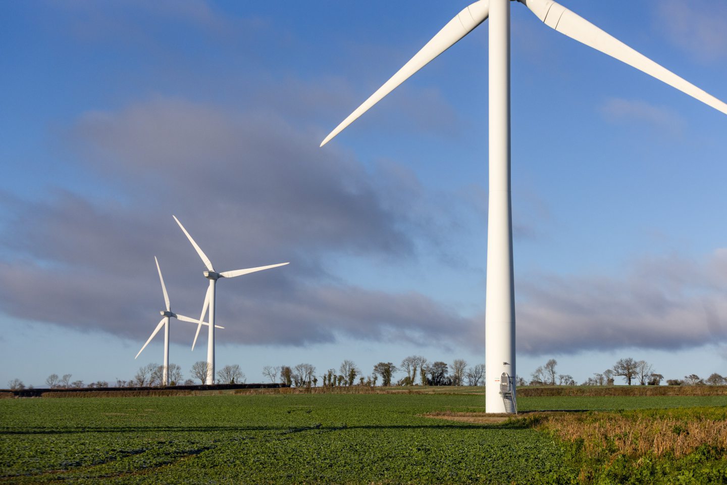 CKI Nears Deal To Buy UK Wind Farm Assets From Aviva