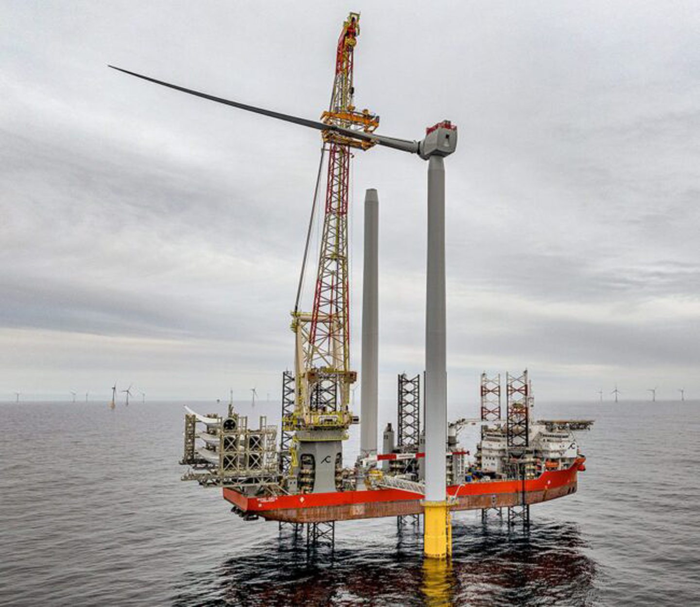 Installation of the first turbine at Moray West.